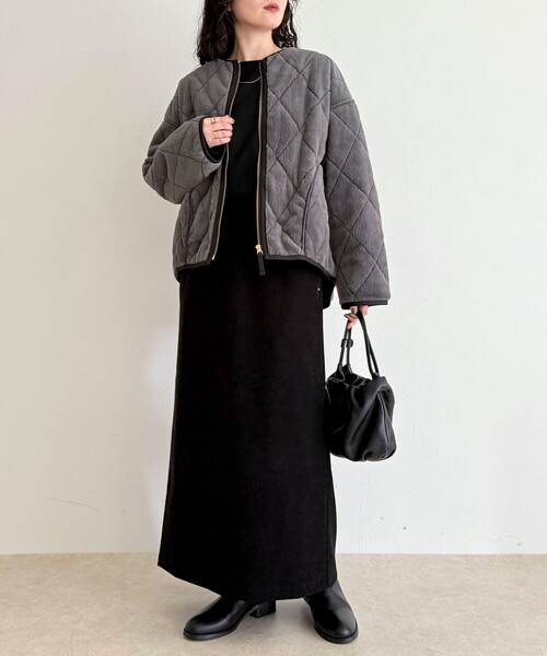 fredy emue（フレディエミュ）の「ファーキルトジップコート（ムートンコート・レディース・ブラウン/グレイッシュベージュ/チャコールグレー・38）」の12枚目の写真