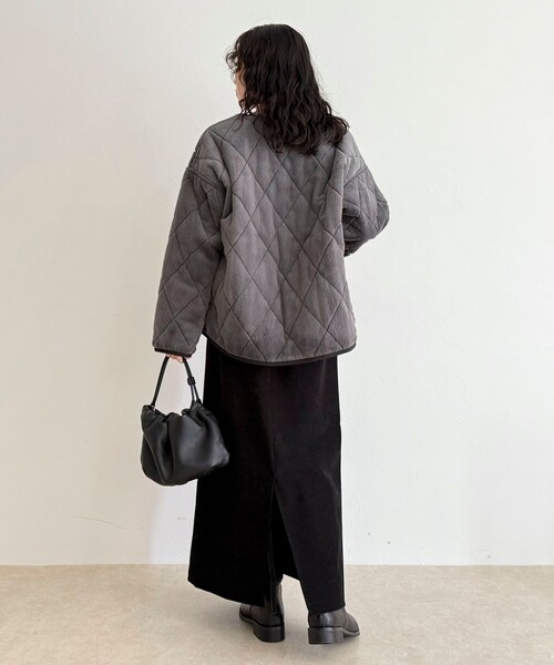 fredy emue（フレディエミュ）の「ファーキルトジップコート（ムートンコート・レディース・ブラウン/グレイッシュベージュ/チャコールグレー・38）」の13枚目の写真