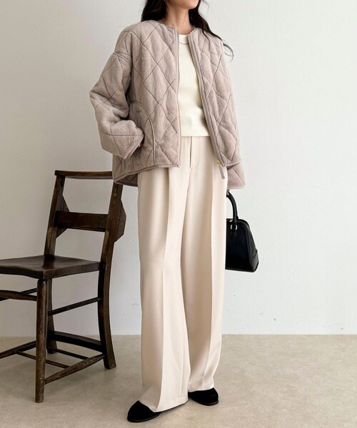 fredy emue（フレディエミュ）の「ファーキルトジップコート（ムートンコート・レディース・ブラウン/グレイッシュベージュ/チャコールグレー・38）」の18枚目の写真