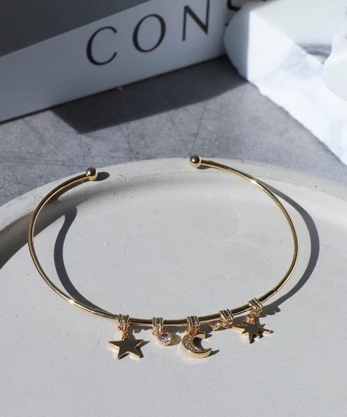 Three Four Time（ｽﾘｰﾌｫｰﾀｲﾑ）の「星月チャームバングル（バングル/リストバンド・レディース・シルバー/ゴールド・FREE）」の2枚目の写真