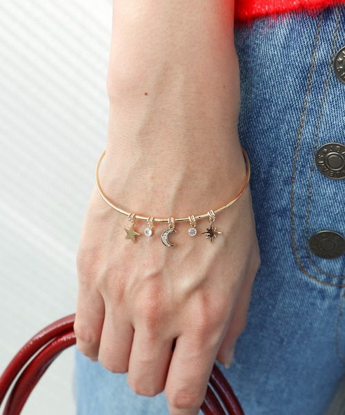 Three Four Time（ｽﾘｰﾌｫｰﾀｲﾑ）の「星月チャームバングル（バングル/リストバンド・レディース・シルバー/ゴールド・FREE）」の6枚目の写真