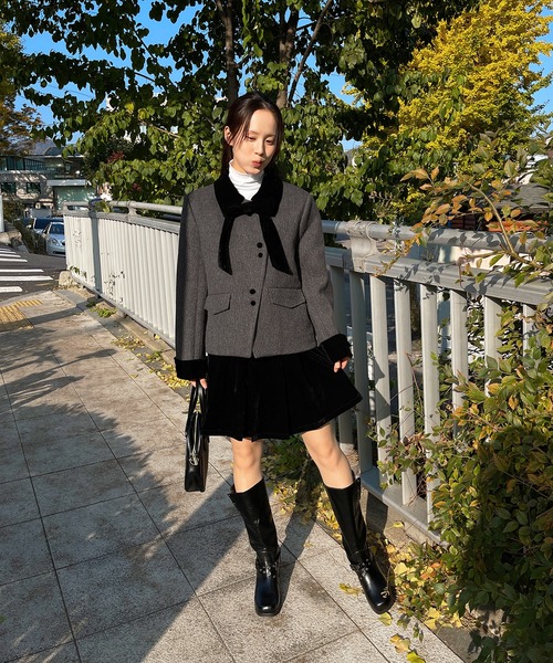 UNE MANSION（ユヌマンション）の「【SETUPアイテム】【取り外し可能なベルベットリボン付き】フロントアシンメトリーボタンツイードジャケット＆ベルベットプリーツミニスカートSET UP（ワンピース・レディース・アイボリー/ブラック・SMALL/MEDIUM）」の14枚目の写真