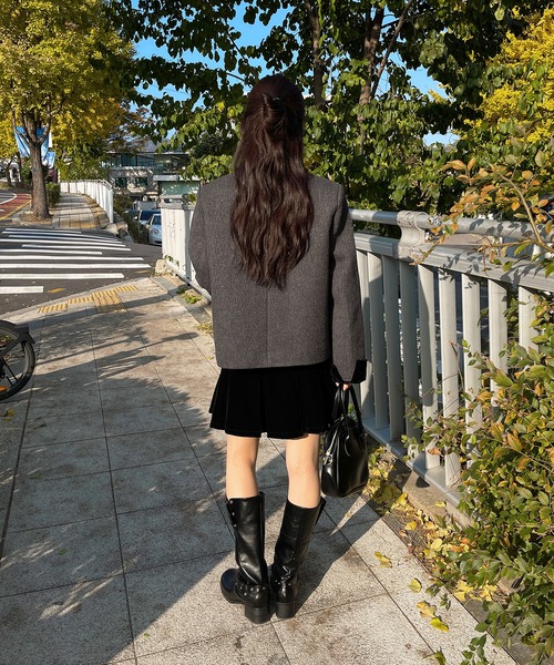 UNE MANSION（ユヌマンション）の「【SETUPアイテム】【取り外し可能なベルベットリボン付き】フロントアシンメトリーボタンツイードジャケット＆ベルベットプリーツミニスカートSET UP（ワンピース・レディース・アイボリー/ブラック・SMALL/MEDIUM）」の19枚目の写真