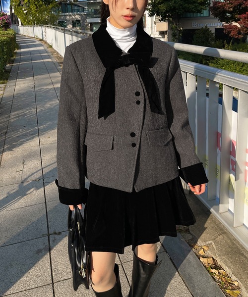 UNE MANSION（ユヌマンション）の「【SETUPアイテム】【取り外し可能なベルベットリボン付き】フロントアシンメトリーボタンツイードジャケット＆ベルベットプリーツミニスカートSET UP（ワンピース・レディース・アイボリー/ブラック・SMALL/MEDIUM）」の17枚目の写真