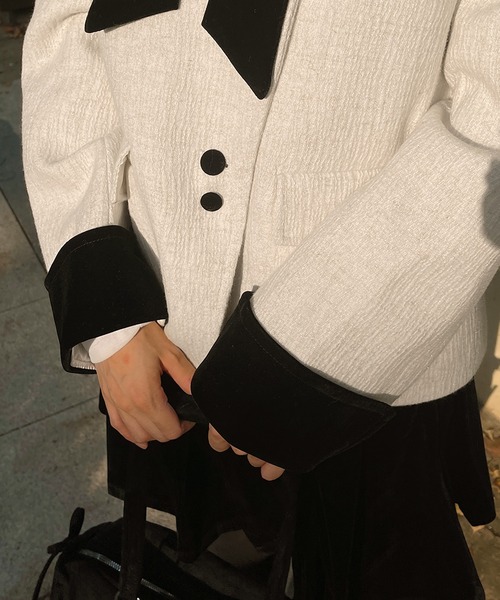 UNE MANSION（ユヌマンション）の「【SETUPアイテム】【取り外し可能なベルベットリボン付き】フロントアシンメトリーボタンツイードジャケット＆ベルベットプリーツミニスカートSET UP（ワンピース・レディース・アイボリー/ブラック・SMALL/MEDIUM）」の7枚目の写真