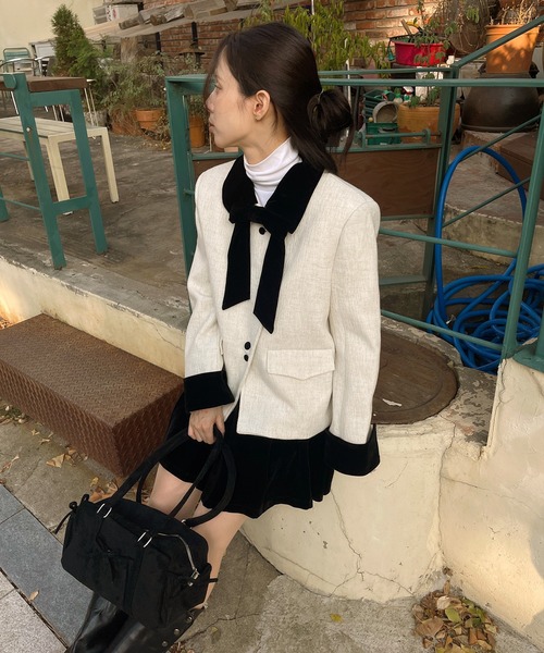 UNE MANSION（ユヌマンション）の「【SETUPアイテム】【取り外し可能なベルベットリボン付き】フロントアシンメトリーボタンツイードジャケット＆ベルベットプリーツミニスカートSET UP（ワンピース・レディース・アイボリー/ブラック・SMALL/MEDIUM）」の12枚目の写真