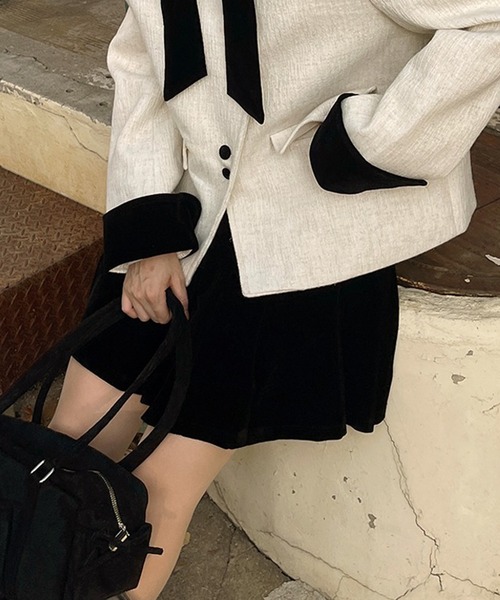 UNE MANSION（ユヌマンション）の「【SETUPアイテム】【取り外し可能なベルベットリボン付き】フロントアシンメトリーボタンツイードジャケット＆ベルベットプリーツミニスカートSET UP（ワンピース・レディース・アイボリー/ブラック・SMALL/MEDIUM）」の22枚目の写真