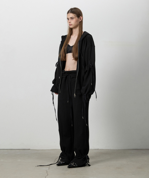 THREE TO EIGHTY（スリートゥエイティー）の「FOLD STRING SHIRRING PANTS BLACK（スウェットパンツ・レディース・その他・FREE）」の2枚目の写真