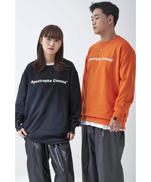 APOSTROPHE COMMA(アポストロフィコンマ)の「ベーシックフルネームロゴスウェットシャツ(ブラック/ホワイト)(スウェット・レディース・ブラック・LARGE/MEDIUM)」の2枚目の写真
