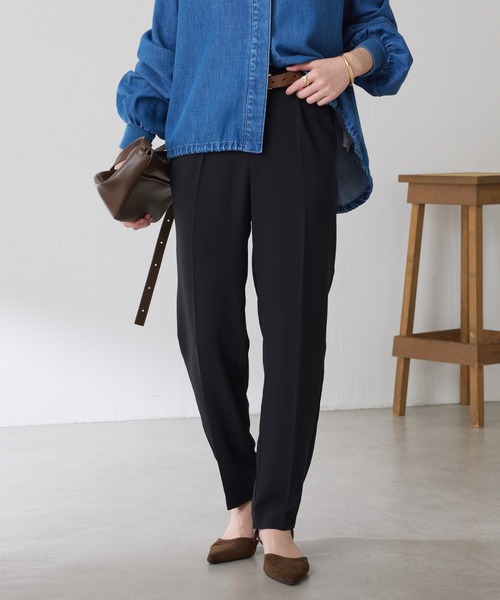 COLLAGE GALLARDAGALANTE(コラージュガリャルダガランテ)の「ジャージスリムテーパードパンツ/セットアップ可/高機能/WEB限定カラー展開/マイナス3kg(その他パンツ・レディース・ベージュ/ネイビー/ブラック/ライトブルー・0/1)」の1枚目の写真