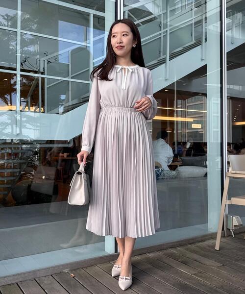 couture brooch（クチュールブローチ）の「【ハレの日・通勤】配色シフォンプリーツ ワンピース（ワンピース・レディース・ネイビー/ナチュラル・36/38/40/42）」の11枚目の写真