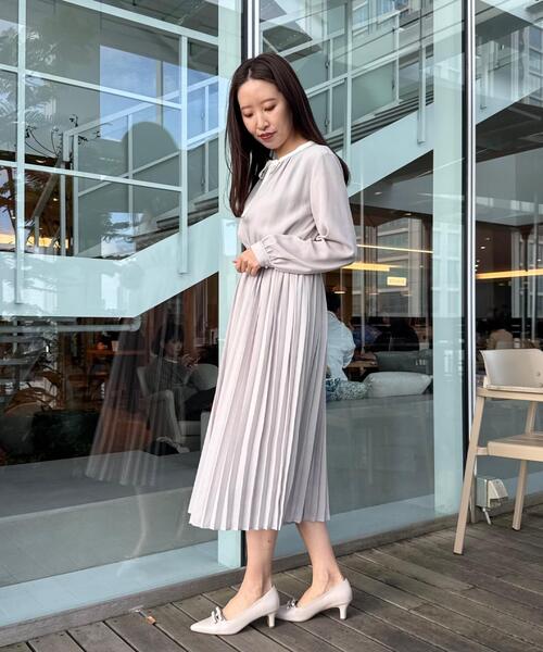 couture brooch（クチュールブローチ）の「【ハレの日・通勤】配色シフォンプリーツ ワンピース（ワンピース・レディース・ネイビー/ナチュラル・36/38/40/42）」の10枚目の写真