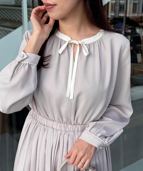 couture brooch（クチュールブローチ）の「【ハレの日・通勤】配色シフォンプリーツ ワンピース（ワンピース・レディース・ネイビー/ナチュラル・36/38/40/42）」の20枚目の写真