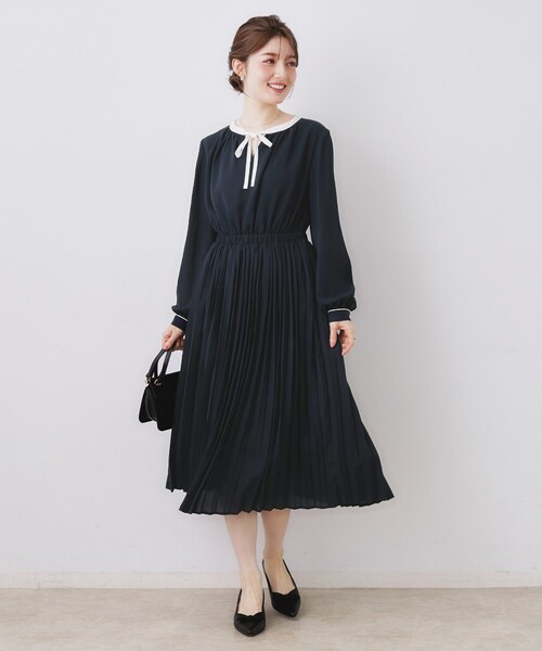 couture brooch（クチュールブローチ）の「【ハレの日・通勤】配色シフォンプリーツ ワンピース（ワンピース・レディース・ネイビー/ナチュラル・36/38/40/42）」の16枚目の写真