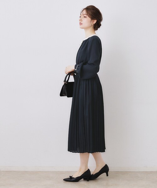 couture brooch（クチュールブローチ）の「【ハレの日・通勤】配色シフォンプリーツ ワンピース（ワンピース・レディース・ネイビー/ナチュラル・36/38/40/42）」の15枚目の写真