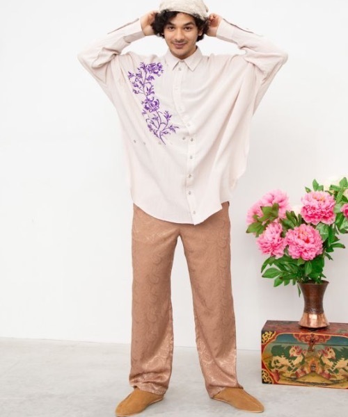 チャイハネ(チャイハネ)の「【チャイハネ】リシェーナ刺繍MEN'S変形シャツ(シャツ/ブラウス・メンズ・グリーン/ベージュ/ブラック・FREE)」の4枚目の写真