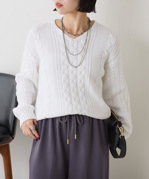 Jena espace merveilleux（ジェナ　エスパスメルヴェイユ）の「ケーブルVネックニット（ニット/セーター・レディース・オフホワイト/チャコールグレー/レモンイエロー・FREE）」の9枚目の写真