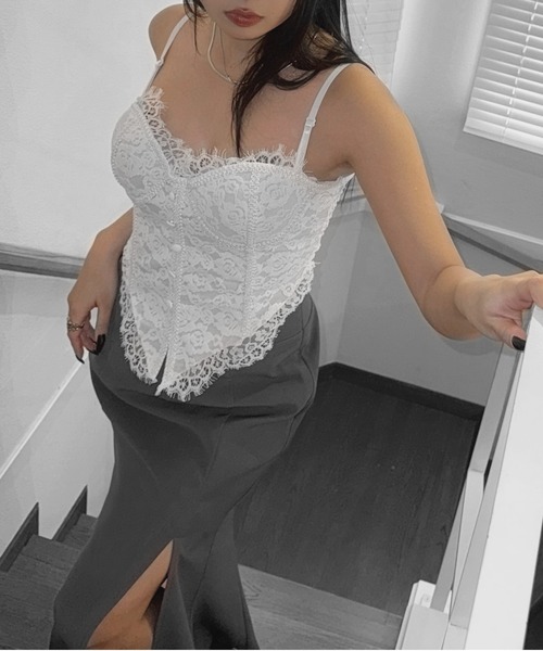 LVEU.（ラブユ.）の「【LVEU.】ランジェリーライクレースビスチェ / トップス キャミソール ビスチェ コルセット ランジェリー風 カップ付き ブラキャミ ブラック ホワイト ZOZOTOWN限定（キャミソール・レディース・ホワイト/ブラック・FREE）」の2枚目の写真