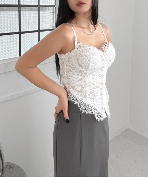 LVEU.（ラブユ.）の「【LVEU.】ランジェリーライクレースビスチェ / トップス キャミソール ビスチェ コルセット ランジェリー風 カップ付き ブラキャミ ブラック ホワイト ZOZOTOWN限定（キャミソール・レディース・ホワイト/ブラック・FREE）」の4枚目の写真