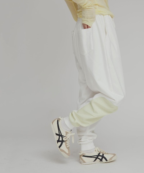 W:Huku(フーク)の「レッグパッチ スウェット カーヴィー パンツ / Leg Patch Sweatpants(スウェットパンツ・レディース・ブラック/杢グレー/オフホワイト・FREE)」の4枚目の写真