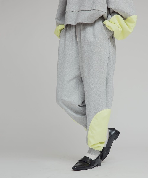 W:Huku(フーク)の「レッグパッチ スウェット カーヴィー パンツ / Leg Patch Sweatpants(スウェットパンツ・レディース・ブラック/杢グレー/オフホワイト・FREE)」の7枚目の写真