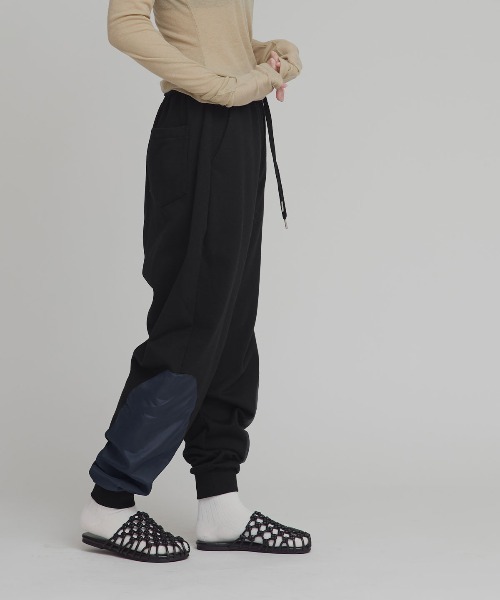 W:Huku(フーク)の「レッグパッチ スウェット カーヴィー パンツ / Leg Patch Sweatpants(スウェットパンツ・レディース・ブラック/杢グレー/オフホワイト・FREE)」の10枚目の写真