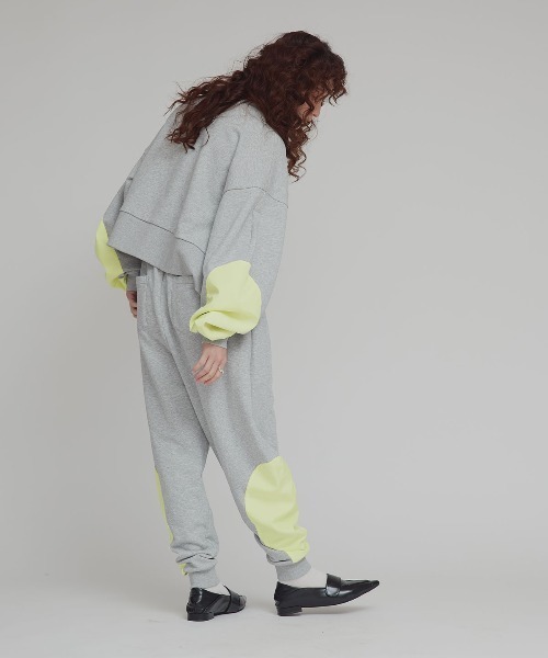 W:Huku(フーク)の「レッグパッチ スウェット カーヴィー パンツ / Leg Patch Sweatpants(スウェットパンツ・レディース・ブラック/杢グレー/オフホワイト・FREE)」の17枚目の写真