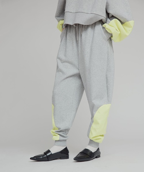 W:Huku(フーク)の「レッグパッチ スウェット カーヴィー パンツ / Leg Patch Sweatpants(スウェットパンツ・レディース・ブラック/杢グレー/オフホワイト・FREE)」の12枚目の写真