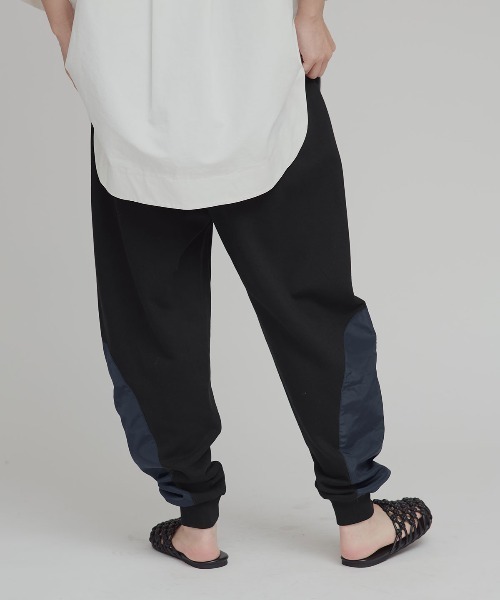 W:Huku(フーク)の「レッグパッチ スウェット カーヴィー パンツ / Leg Patch Sweatpants(スウェットパンツ・レディース・ブラック/杢グレー/オフホワイト・FREE)」の13枚目の写真