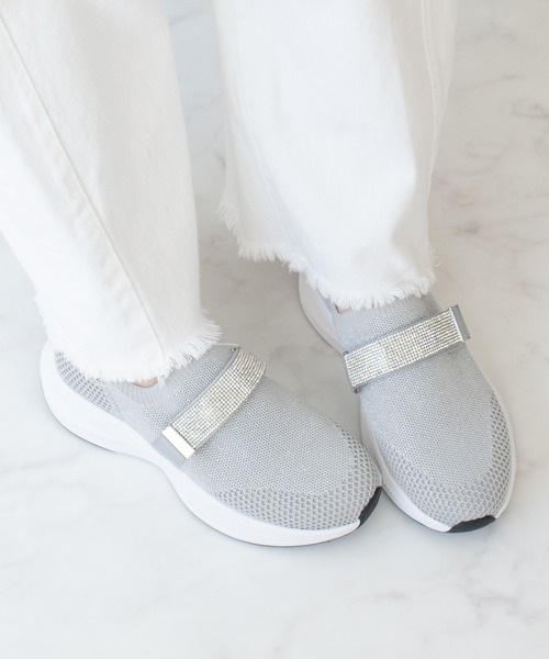 Bridget Birkin(ブリジットバーキン)の「【Bridget Birkin】ベルトストーンニットスニーカー(565012)(スニーカー・レディース・ブラック/ライトグレー/ベージュ・M/L/LL/S)」の1枚目の写真
