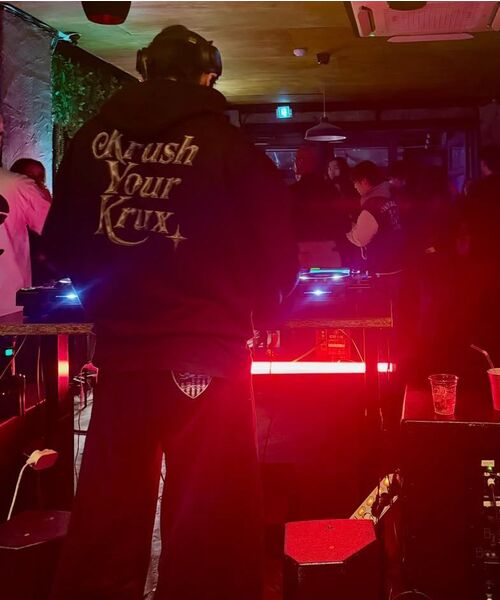 KRUXH(クルクス)の「クラクシクローム フードパーカー ブラック(パーカー・レディース・その他・1/2)」の4枚目の写真