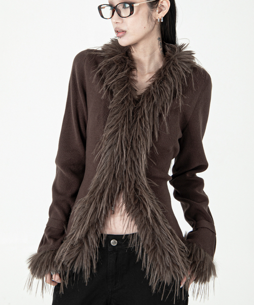 DARLING, YOU'RE BAD(ダーリンユーアーバッド)の「Fur-Trimmed Back-Strap Cardigan #Brown(カーディガン/ボレロ・レディース・その他・FREE)」の1枚目の写真