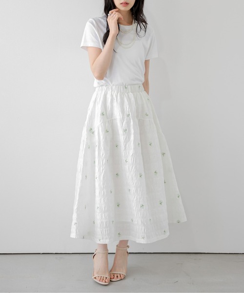 AMELY(エミリー)の「小花柄ギャザーフレアスカート(スカート・レディース・ブラック/ベージュ/ホワイト・フリー)」の1枚目の写真