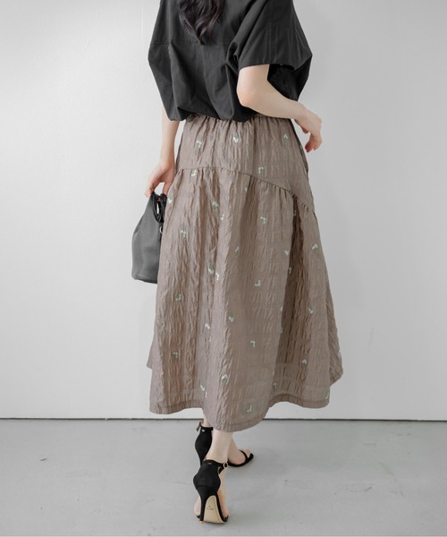 AMELY(エミリー)の「小花柄ギャザーフレアスカート(スカート・レディース・ブラック/ベージュ/ホワイト・フリー)」の20枚目の写真