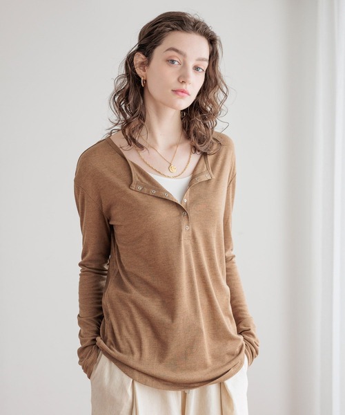 bijorie（ビジュリィ）の「【bijorie】ヘンリーネック長袖シアートップス（Tシャツ/カットソー・レディース・ブラウン/チャコール/オフホワイト・FREE）」の4枚目の写真