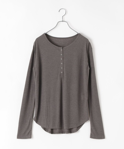 bijorie（ビジュリィ）の「【bijorie】ヘンリーネック長袖シアートップス（Tシャツ/カットソー・レディース・ブラウン/チャコール/オフホワイト・FREE）」の6枚目の写真