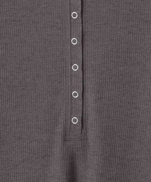 bijorie（ビジュリィ）の「【bijorie】ヘンリーネック長袖シアートップス（Tシャツ/カットソー・レディース・ブラウン/チャコール/オフホワイト・FREE）」の15枚目の写真