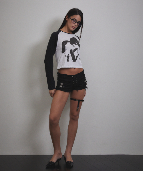 VOONT(ブント)の「Kiss Me Graphic Long Sleeve (BLACK)(Tシャツ/カットソー・レディース・ブラック・SMALL/MEDIUM)」の2枚目の写真