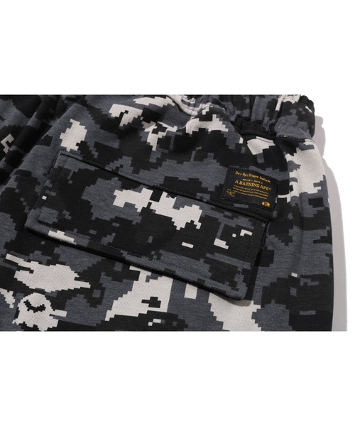 A BATHING APE(アベイシングエイプ)の「MULTI PIXEL CAMO BAPE STA LOGO CARGO RELAXED FIT SWEAT SHORTS(スウェットパンツ・メンズ・ブラック/グリーン・XX-LARGE/MEDIUM/SMALL/X-LARGE/LARGE)」の11枚目の写真