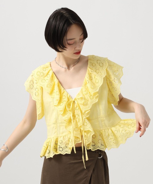 BAYFLOW(ベイフロー)の「スカラップレースフリルブラウス(シャツ/ブラウス・レディース・ネイビー/オフホワイト/イエロー・FREE)」の1枚目の写真