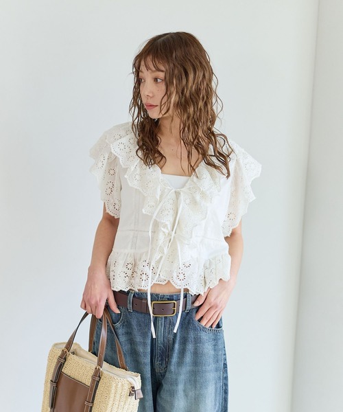 BAYFLOW(ベイフロー)の「スカラップレースフリルブラウス(シャツ/ブラウス・レディース・ネイビー/オフホワイト/イエロー・FREE)」の10枚目の写真