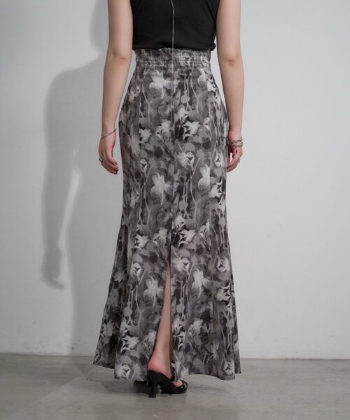 Mavie..7(メヴィセットゥ)の「【Mavie..7】【2サイズ展開】アート柄マーメイドスカート(スカート・レディース・ブラック/グレー/ブルー・SMALL/MEDIUM)」の6枚目の写真