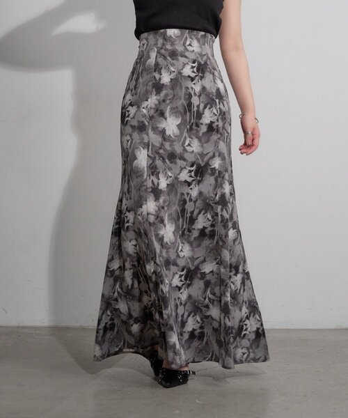 Mavie..7(メヴィセットゥ)の「【Mavie..7】【2サイズ展開】アート柄マーメイドスカート(スカート・レディース・ブラック/グレー/ブルー・SMALL/MEDIUM)」の9枚目の写真