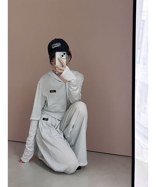 SNIDEL（スナイデル）の「【LUMISHADE】UVカットパーカー（パーカー・レディース・チャコールグレー/シルバー/ホワイト/ライトブルー・F）」の8枚目の写真