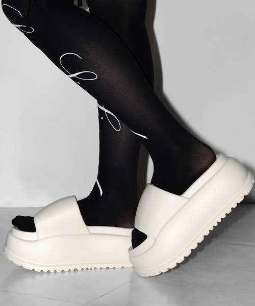 me+em select（ミームセレクト）の「厚底ボリュームソールパフィースライドサンダル／platform volume sole puffy slide sandals（サンダル・レディース・ブラック/アイボリー・LARGE/MEDIUM/SMALL）」の17枚目の写真