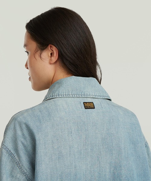 G-STAR（ジースター）の「Parachute Oversized Jacket/ミリタリーディテールオーバーサイズクロップドシャツジャケット（デニムジャケット・レディース・ライトブルー・MEDIUM/SMALL）」の3枚目の写真