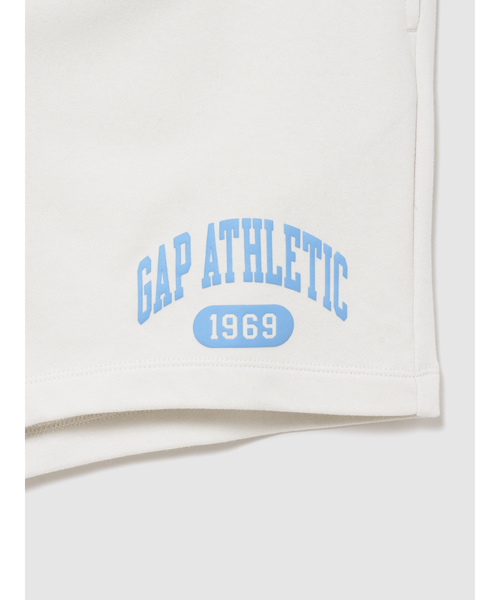 GAP(ギャップ)の「リラックスフィット フレンチテリー グラフィックショートパンツ(その他パンツ・メンズ・ブルー/グリーン/ネイビー/オフホワイト/イエロー/ブラック・XL/L/M/S/XS)」の7枚目の写真