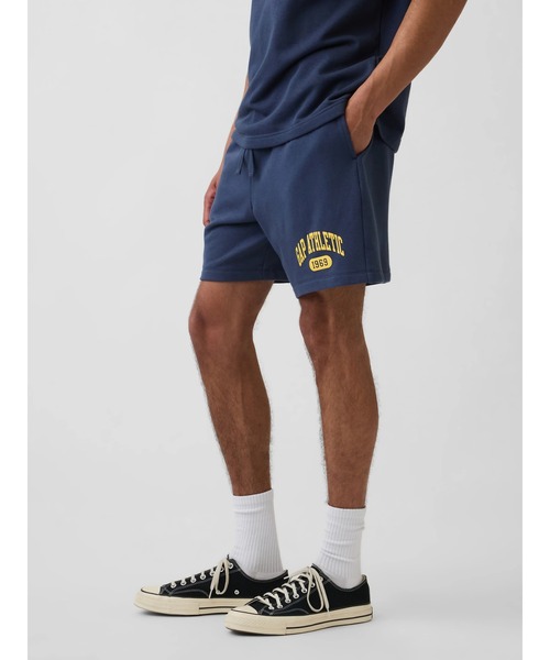 GAP(ギャップ)の「リラックスフィット フレンチテリー グラフィックショートパンツ(その他パンツ・メンズ・ブルー/グリーン/ネイビー/オフホワイト/イエロー/ブラック・XL/L/M/S/XS)」の4枚目の写真