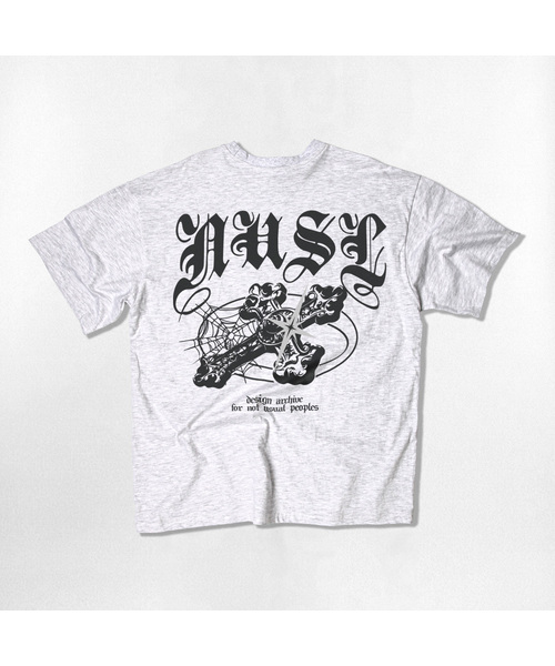 NOTUSUAL（ノットユージュアル）の「ゴシッククロスオーバーサイズ半袖Tシャツ4色（Tシャツ/カットソー・レディース・ネイビー/ホワイト/ホワイト×グレー/ブラック・SMALL/MEDIUM/LARGE/X-LARGE）」の2枚目の写真