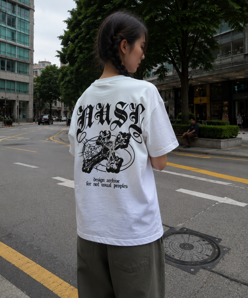 NOTUSUAL（ノットユージュアル）の「ゴシッククロスオーバーサイズ半袖Tシャツ4色（Tシャツ/カットソー・レディース・ネイビー/ホワイト/ホワイト×グレー/ブラック・SMALL/MEDIUM/LARGE/X-LARGE）」の8枚目の写真